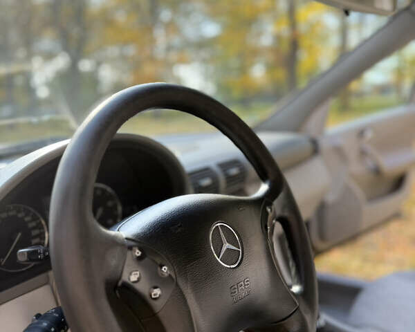 Сірий Мерседес Ц-Клас, об'ємом двигуна 2.15 л та пробігом 315 тис. км за 6100 $, фото 31 на Automoto.ua