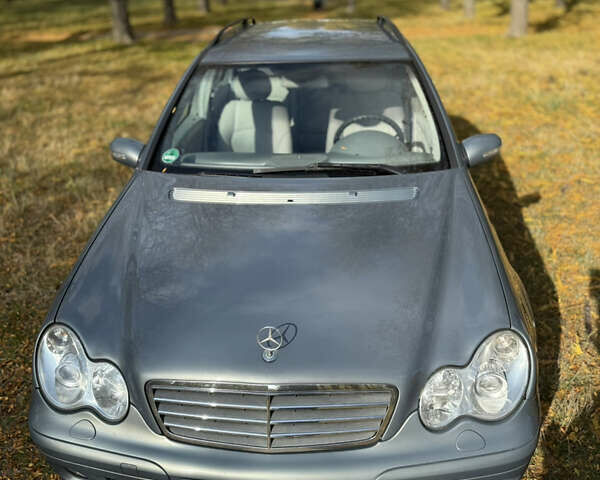 Сірий Мерседес Ц-Клас, об'ємом двигуна 2.15 л та пробігом 315 тис. км за 6100 $, фото 15 на Automoto.ua