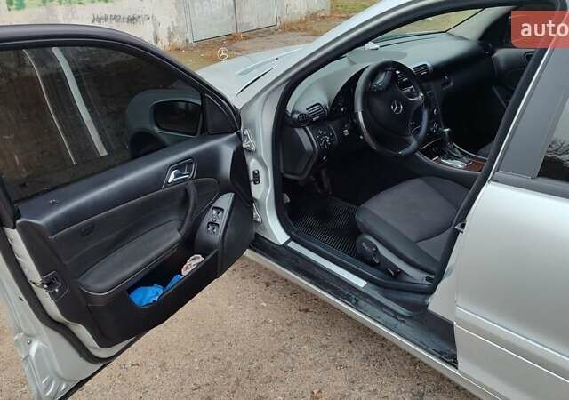 Серый Мерседес Ц-Класс, объемом двигателя 2.15 л и пробегом 310 тыс. км за 5680 $, фото 6 на Automoto.ua