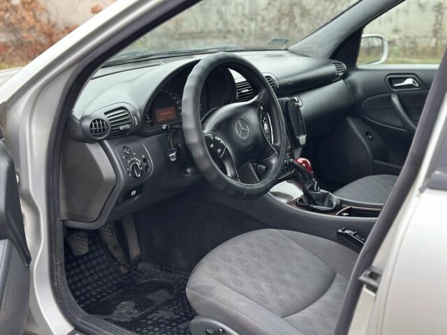 Серый Мерседес Ц-Класс, объемом двигателя 0 л и пробегом 123 тыс. км за 2600 $, фото 4 на Automoto.ua