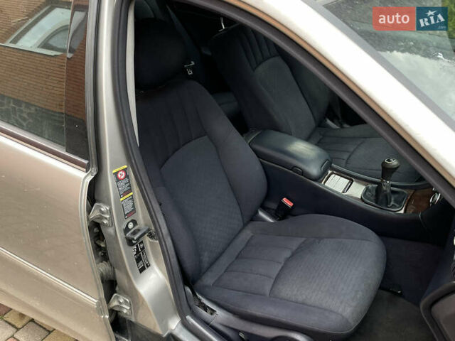 Серый Мерседес Ц-Класс, объемом двигателя 2.15 л и пробегом 470 тыс. км за 4950 $, фото 15 на Automoto.ua