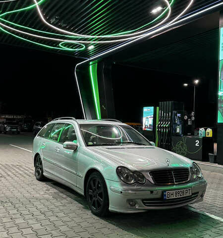 Серый Мерседес Ц-Класс, объемом двигателя 2.7 л и пробегом 300 тыс. км за 5300 $, фото 2 на Automoto.ua