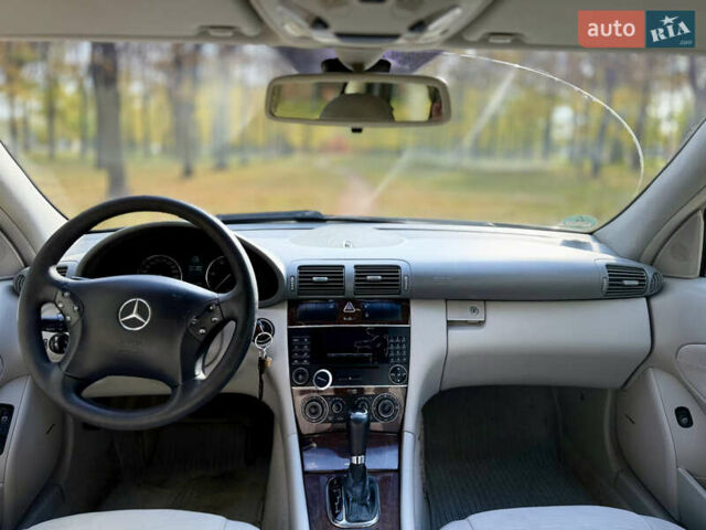 Сірий Мерседес Ц-Клас, об'ємом двигуна 2.15 л та пробігом 315 тис. км за 6100 $, фото 19 на Automoto.ua