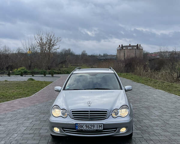 Сірий Мерседес Ц-Клас, об'ємом двигуна 1.8 л та пробігом 249 тис. км за 5500 $, фото 1 на Automoto.ua