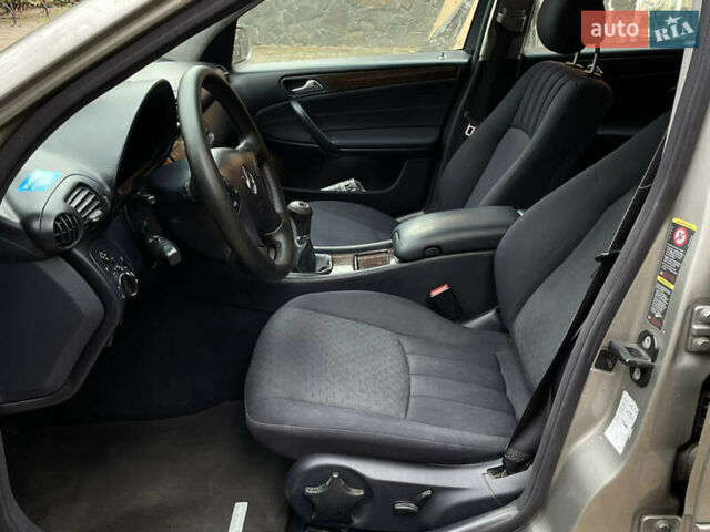 Серый Мерседес Ц-Класс, объемом двигателя 2.15 л и пробегом 470 тыс. км за 4950 $, фото 11 на Automoto.ua