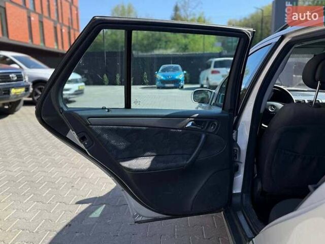 Сірий Мерседес Ц-Клас, об'ємом двигуна 1.8 л та пробігом 337 тис. км за 5500 $, фото 22 на Automoto.ua