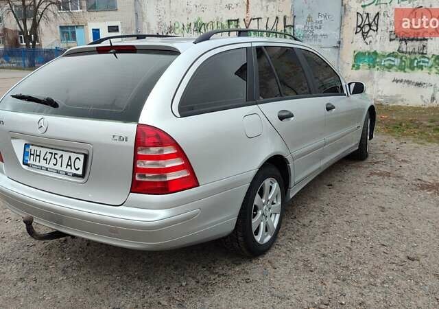 Серый Мерседес Ц-Класс, объемом двигателя 2.15 л и пробегом 310 тыс. км за 5680 $, фото 2 на Automoto.ua