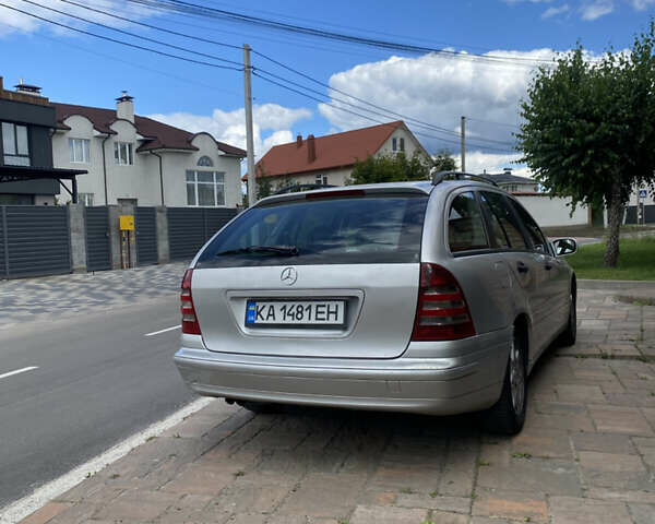 Серый Мерседес Ц-Класс, объемом двигателя 2.2 л и пробегом 448 тыс. км за 3700 $, фото 3 на Automoto.ua