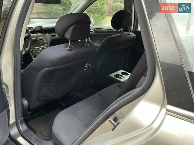 Серый Мерседес Ц-Класс, объемом двигателя 2.15 л и пробегом 470 тыс. км за 4950 $, фото 16 на Automoto.ua