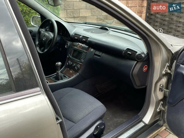 Серый Мерседес Ц-Класс, объемом двигателя 2.15 л и пробегом 470 тыс. км за 4950 $, фото 13 на Automoto.ua