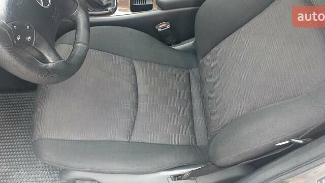 Сірий Мерседес Ц-Клас, об'ємом двигуна 2.15 л та пробігом 344 тис. км за 5650 $, фото 12 на Automoto.ua