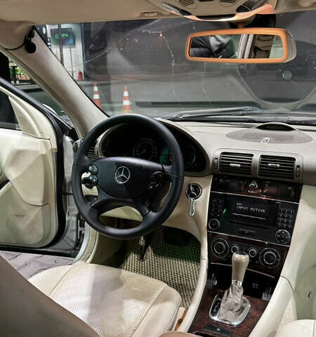 Серый Мерседес Ц-Класс, объемом двигателя 2.7 л и пробегом 300 тыс. км за 5300 $, фото 12 на Automoto.ua