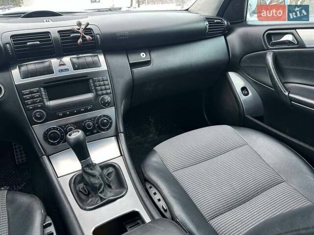 Сірий Мерседес Ц-Клас, об'ємом двигуна 2.2 л та пробігом 370 тис. км за 5650 $, фото 17 на Automoto.ua