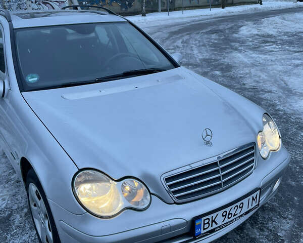 Сірий Мерседес Ц-Клас, об'ємом двигуна 1.8 л та пробігом 253 тис. км за 4900 $, фото 2 на Automoto.ua