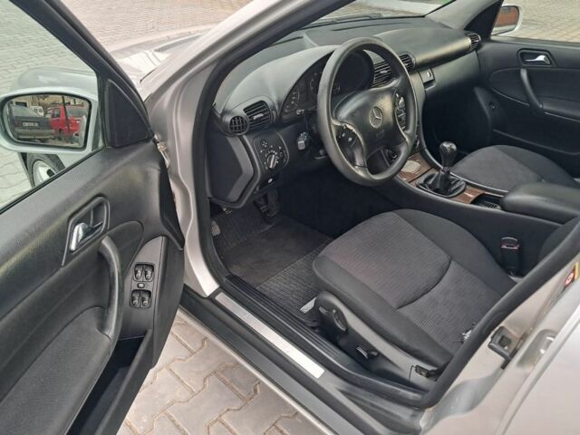 Серый Мерседес Ц-Класс, объемом двигателя 1.8 л и пробегом 250 тыс. км за 4800 $, фото 5 на Automoto.ua