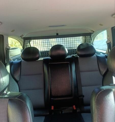 Сірий Мерседес Ц-Клас, об'ємом двигуна 1.8 л та пробігом 260 тис. км за 5300 $, фото 18 на Automoto.ua