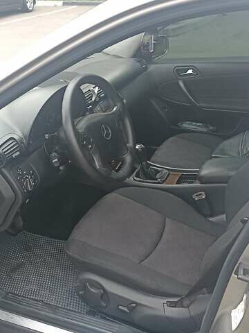 Сірий Мерседес Ц-Клас, об'ємом двигуна 2.15 л та пробігом 344 тис. км за 5650 $, фото 9 на Automoto.ua