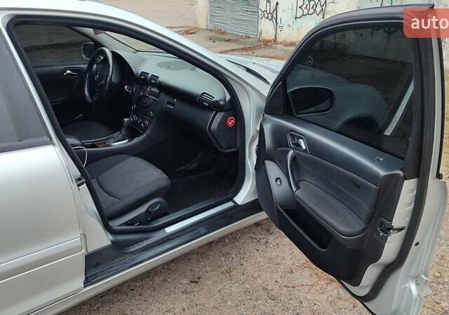 Серый Мерседес Ц-Класс, объемом двигателя 2.15 л и пробегом 310 тыс. км за 5680 $, фото 7 на Automoto.ua