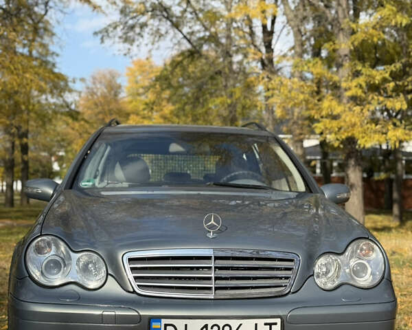 Сірий Мерседес Ц-Клас, об'ємом двигуна 2.15 л та пробігом 315 тис. км за 6100 $, фото 5 на Automoto.ua
