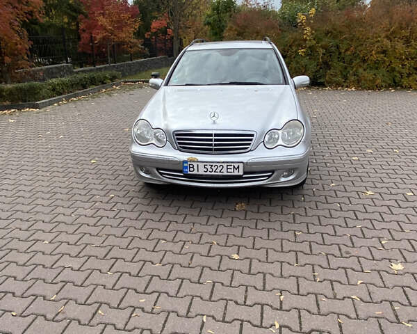 Серый Мерседес Ц-Класс, объемом двигателя 1.8 л и пробегом 320 тыс. км за 5750 $, фото 1 на Automoto.ua