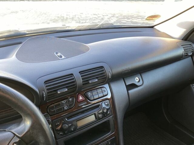 Серый Мерседес Ц-Класс, объемом двигателя 2.2 л и пробегом 300 тыс. км за 2600 $, фото 6 на Automoto.ua