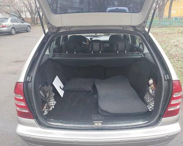 Сірий Мерседес Ц-Клас, об'ємом двигуна 2.2 л та пробігом 400 тис. км за 5400 $, фото 12 на Automoto.ua