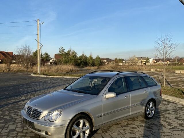 Серый Мерседес Ц-Класс, объемом двигателя 2.2 л и пробегом 300 тыс. км за 2600 $, фото 1 на Automoto.ua