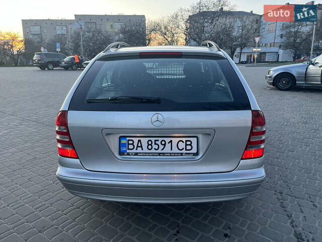 Мерседес Ц-Класс 2005 в Кропивницком (Кировограде) на Automoto.ua Серый Мерседес Ц-Класс, объемом двигателя 1.8 л и пробегом 300 тыс. км за 7000 $, фото 4 на Automoto.ua