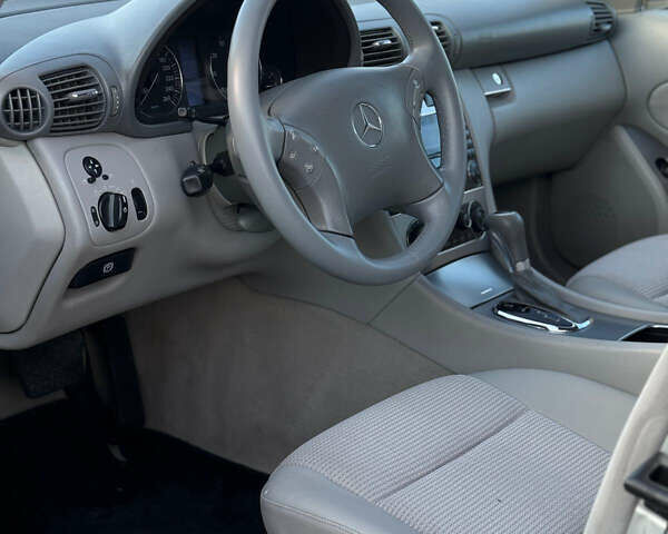 Сірий Мерседес Ц-Клас, об'ємом двигуна 1.8 л та пробігом 246 тис. км за 6700 $, фото 8 на Automoto.ua