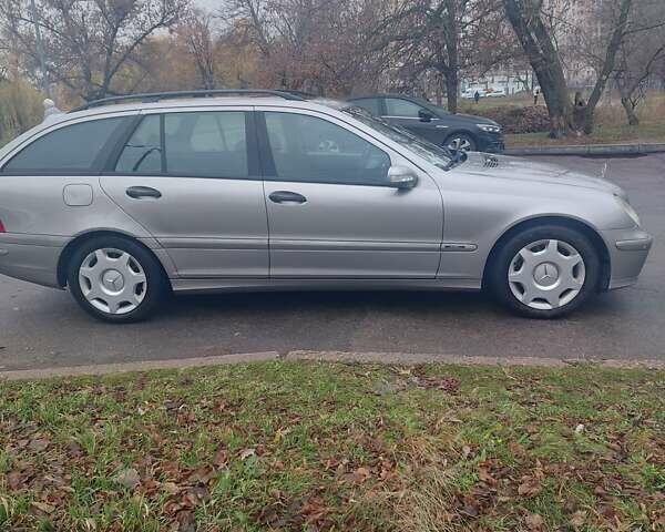 Сірий Мерседес Ц-Клас, об'ємом двигуна 2.2 л та пробігом 400 тис. км за 5400 $, фото 3 на Automoto.ua