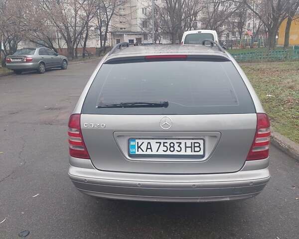 Сірий Мерседес Ц-Клас, об'ємом двигуна 2.2 л та пробігом 400 тис. км за 5400 $, фото 5 на Automoto.ua