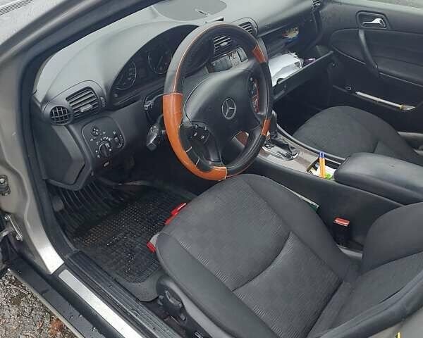 Сірий Мерседес Ц-Клас, об'ємом двигуна 2.2 л та пробігом 400 тис. км за 5400 $, фото 8 на Automoto.ua