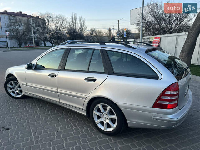 Мерседес Ц-Класс 2005 в Кропивницком (Кировограде) на Automoto.ua Серый Мерседес Ц-Класс, объемом двигателя 1.8 л и пробегом 300 тыс. км за 7000 $, фото 5 на Automoto.ua