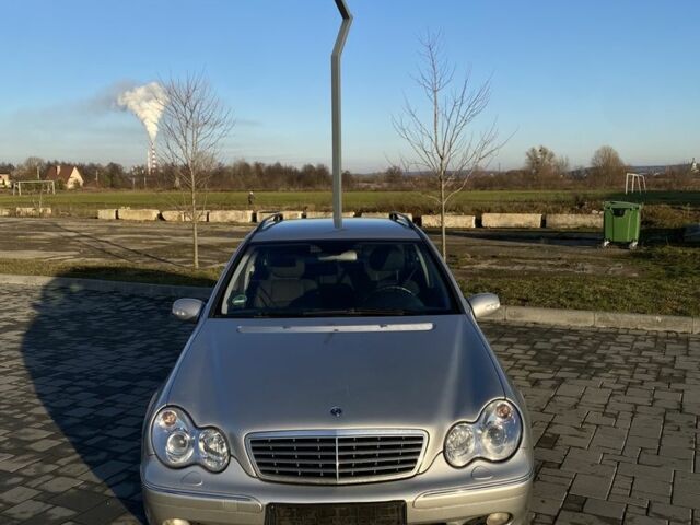 Серый Мерседес Ц-Класс, объемом двигателя 2.2 л и пробегом 300 тыс. км за 2600 $, фото 2 на Automoto.ua