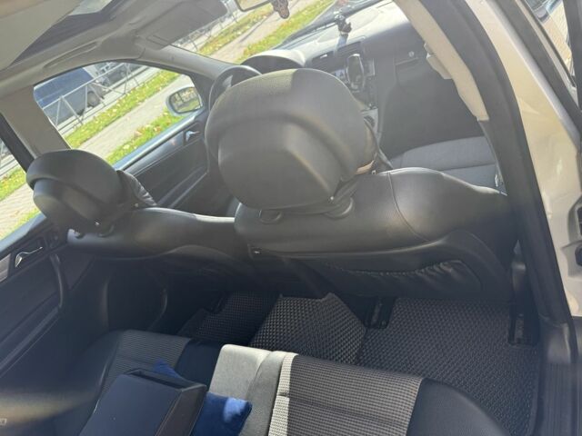 Серый Мерседес Ц-Класс, объемом двигателя 1.8 л и пробегом 245 тыс. км за 5899 $, фото 17 на Automoto.ua