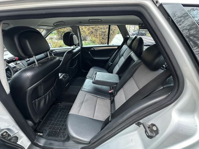 Серый Мерседес Ц-Класс, объемом двигателя 2.2 л и пробегом 280 тыс. км за 3600 $, фото 11 на Automoto.ua