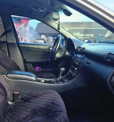 Серый Мерседес Ц-Класс, объемом двигателя 2.15 л и пробегом 310 тыс. км за 5000 $, фото 12 на Automoto.ua