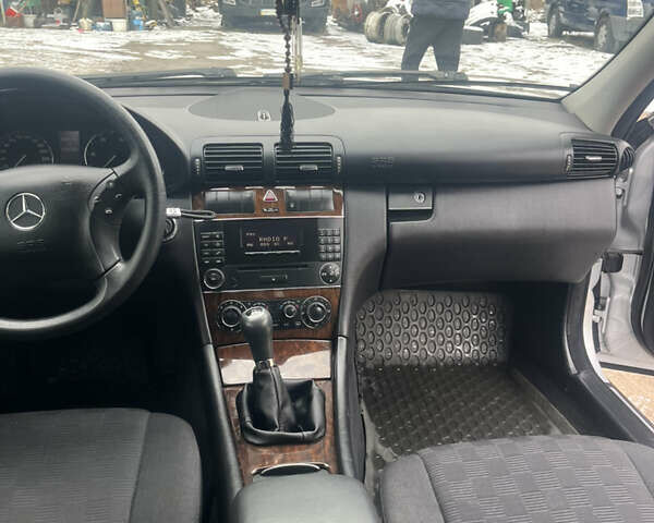 Серый Мерседес Ц-Класс, объемом двигателя 2.15 л и пробегом 270 тыс. км за 6900 $, фото 9 на Automoto.ua