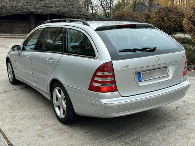 Серый Мерседес Ц-Класс, объемом двигателя 2.2 л и пробегом 280 тыс. км за 3600 $, фото 4 на Automoto.ua