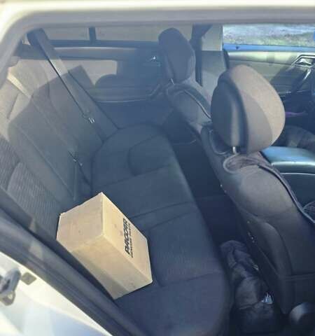 Серый Мерседес Ц-Класс, объемом двигателя 2.15 л и пробегом 310 тыс. км за 5000 $, фото 18 на Automoto.ua