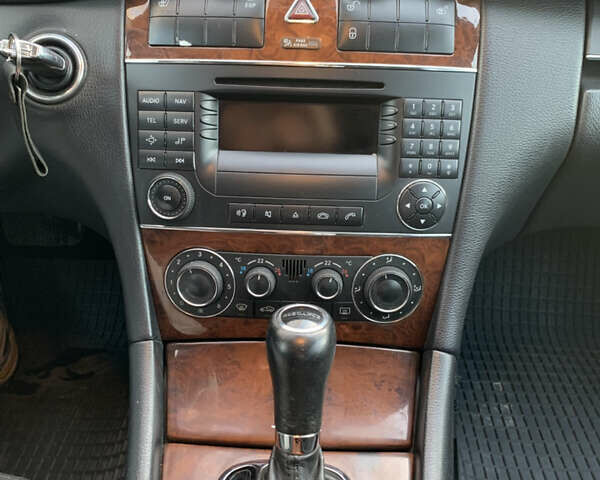 Сірий Мерседес Ц-Клас, об'ємом двигуна 2.2 л та пробігом 258 тис. км за 4600 $, фото 9 на Automoto.ua