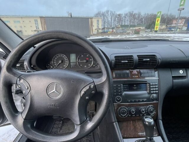 Сірий Мерседес Ц-Клас, об'ємом двигуна 2.2 л та пробігом 250 тис. км за 2300 $, фото 4 на Automoto.ua