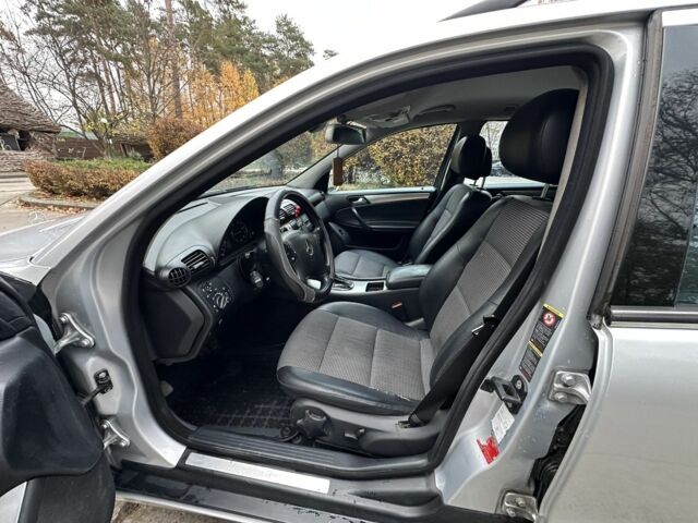 Серый Мерседес Ц-Класс, объемом двигателя 2.2 л и пробегом 280 тыс. км за 3600 $, фото 9 на Automoto.ua