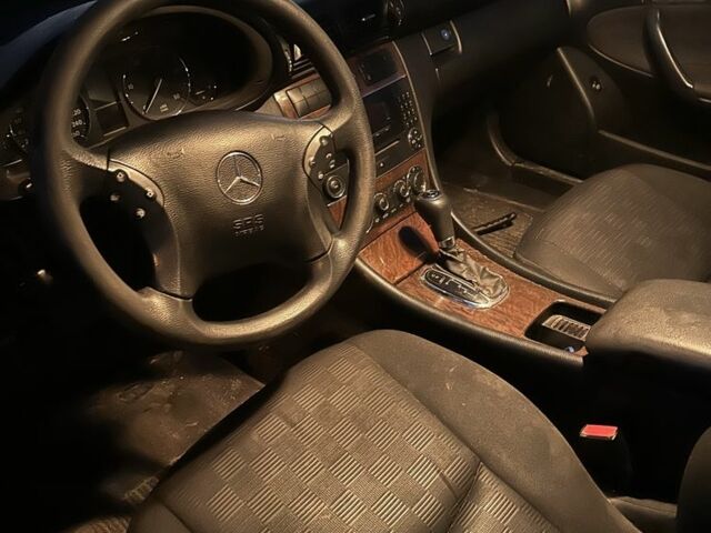 Серый Мерседес Ц-Класс, объемом двигателя 2.2 л и пробегом 324 тыс. км за 2750 $, фото 4 на Automoto.ua