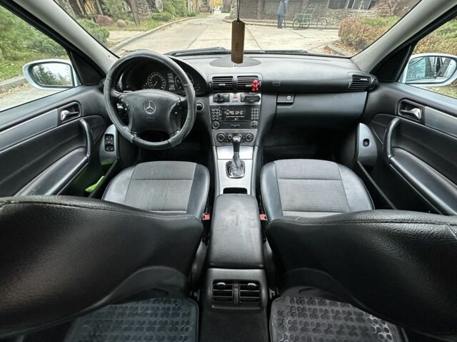 Серый Мерседес Ц-Класс, объемом двигателя 2.2 л и пробегом 280 тыс. км за 3600 $, фото 16 на Automoto.ua