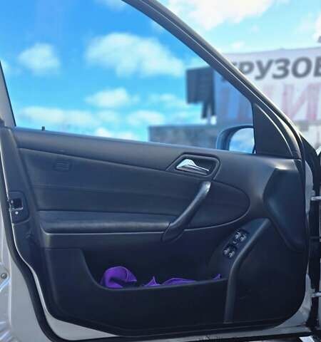 Серый Мерседес Ц-Класс, объемом двигателя 2.15 л и пробегом 310 тыс. км за 5000 $, фото 20 на Automoto.ua