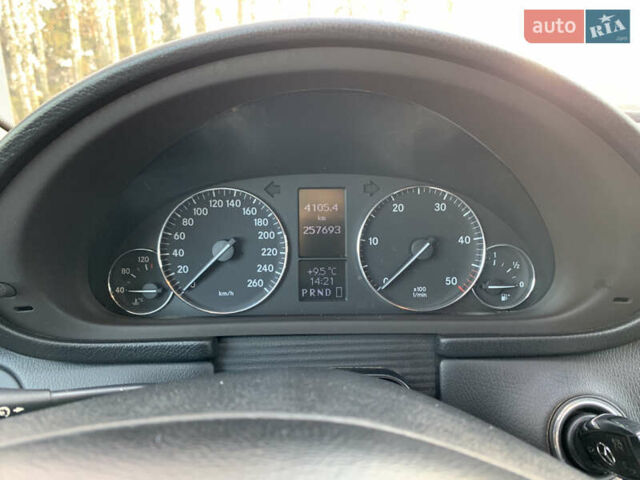 Сірий Мерседес Ц-Клас, об'ємом двигуна 2.2 л та пробігом 258 тис. км за 4600 $, фото 12 на Automoto.ua