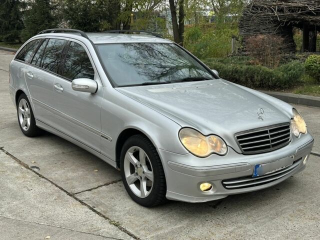 Серый Мерседес Ц-Класс, объемом двигателя 2.2 л и пробегом 280 тыс. км за 3600 $, фото 5 на Automoto.ua