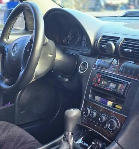 Серый Мерседес Ц-Класс, объемом двигателя 2.15 л и пробегом 310 тыс. км за 5000 $, фото 15 на Automoto.ua