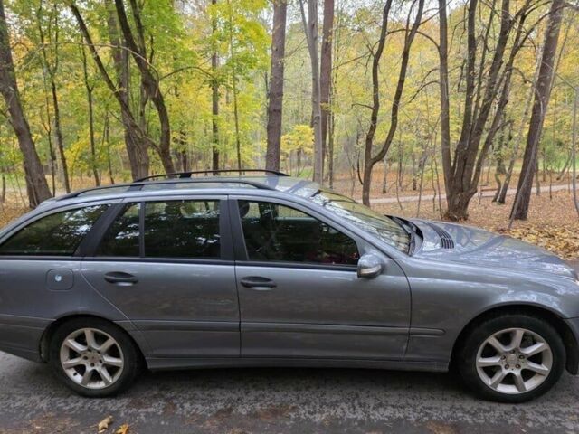 Серый Мерседес Ц-Класс, объемом двигателя 2.2 л и пробегом 324 тыс. км за 2750 $, фото 7 на Automoto.ua